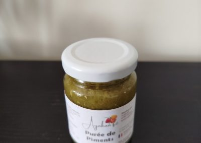 Pot de puree de piments verts